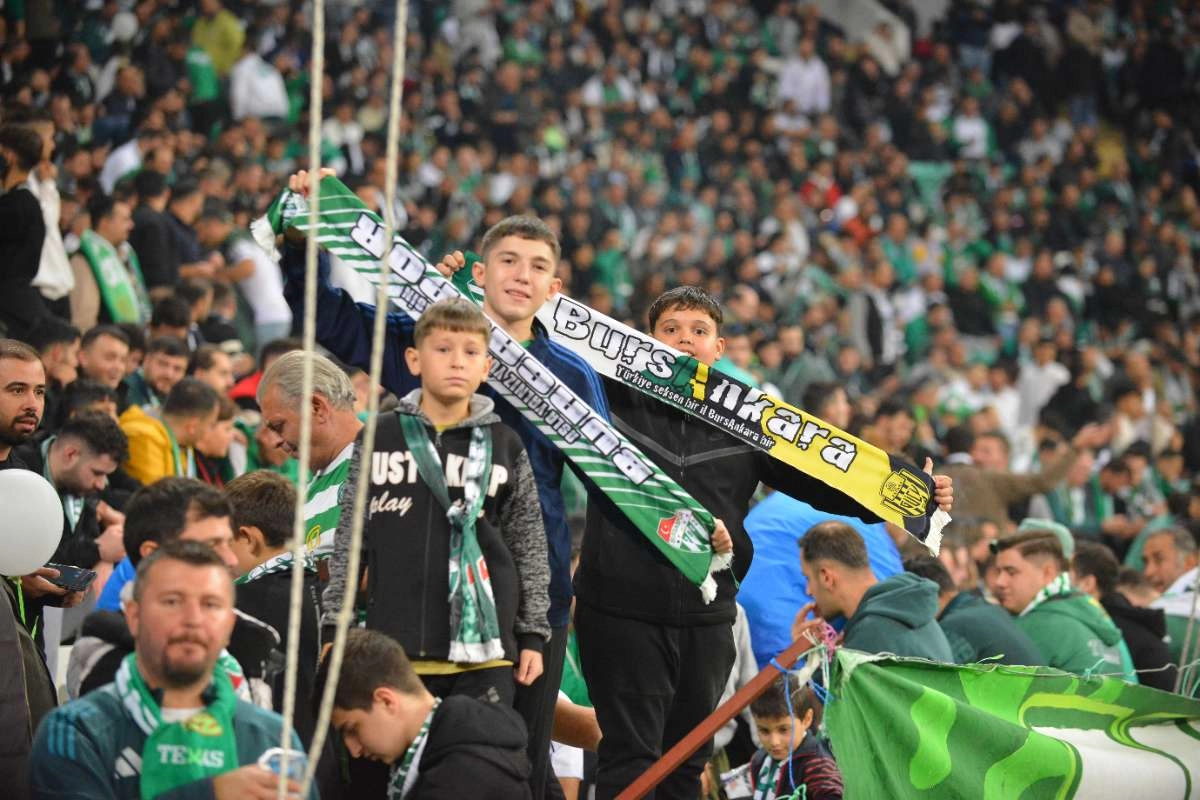 (FOTO GALERİ) Bursaspor-Menemen FK Taraftar Fotoğrafları-3