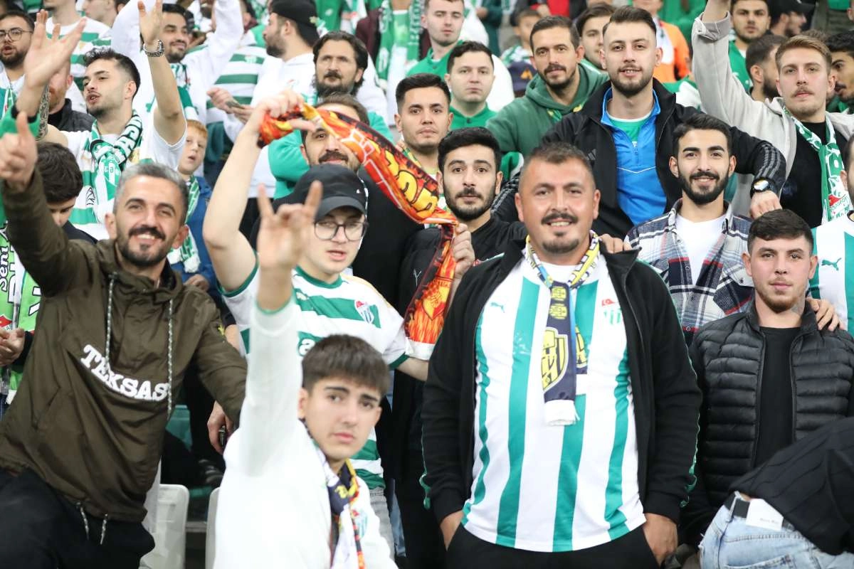 (FOTO GALERİ) Bursaspor-Menemen FK Taraftar Fotoğrafları-2