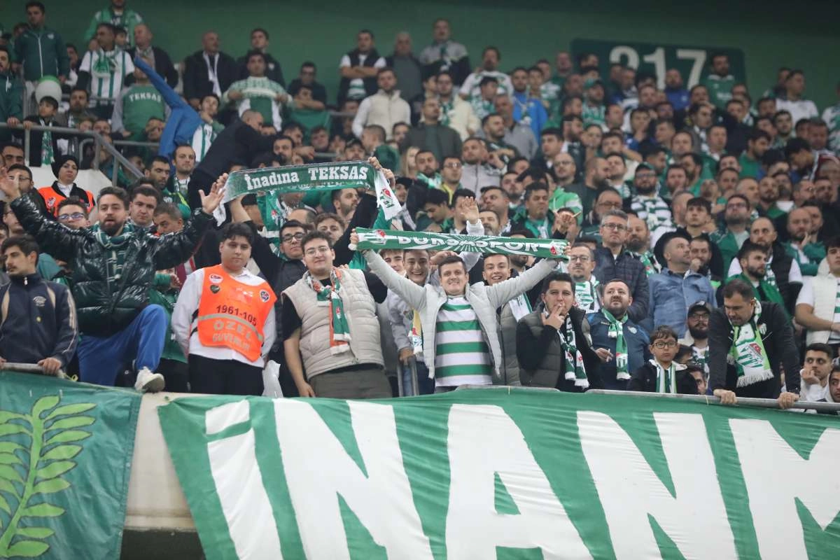 (FOTO GALERİ) Bursaspor-Menemen FK Taraftar Fotoğrafları-2
