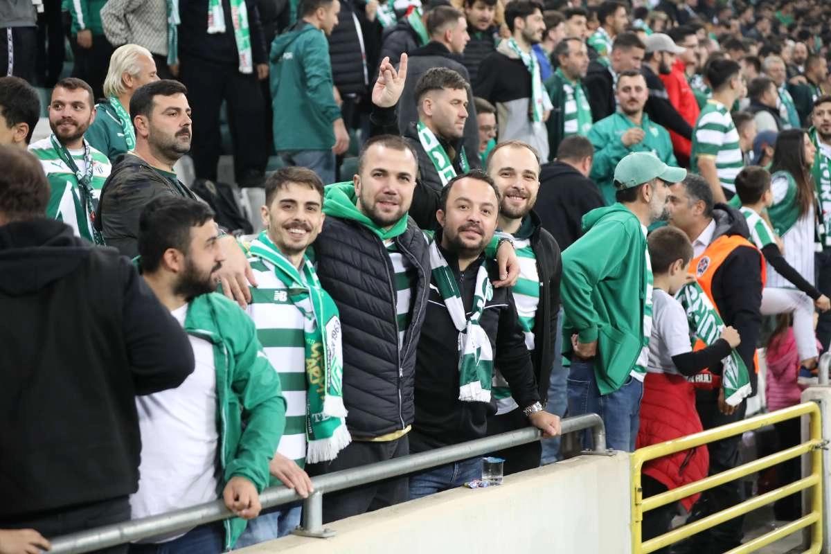 (FOTO GALERİ) Bursaspor-Menemen FK Taraftar Fotoğrafları-2