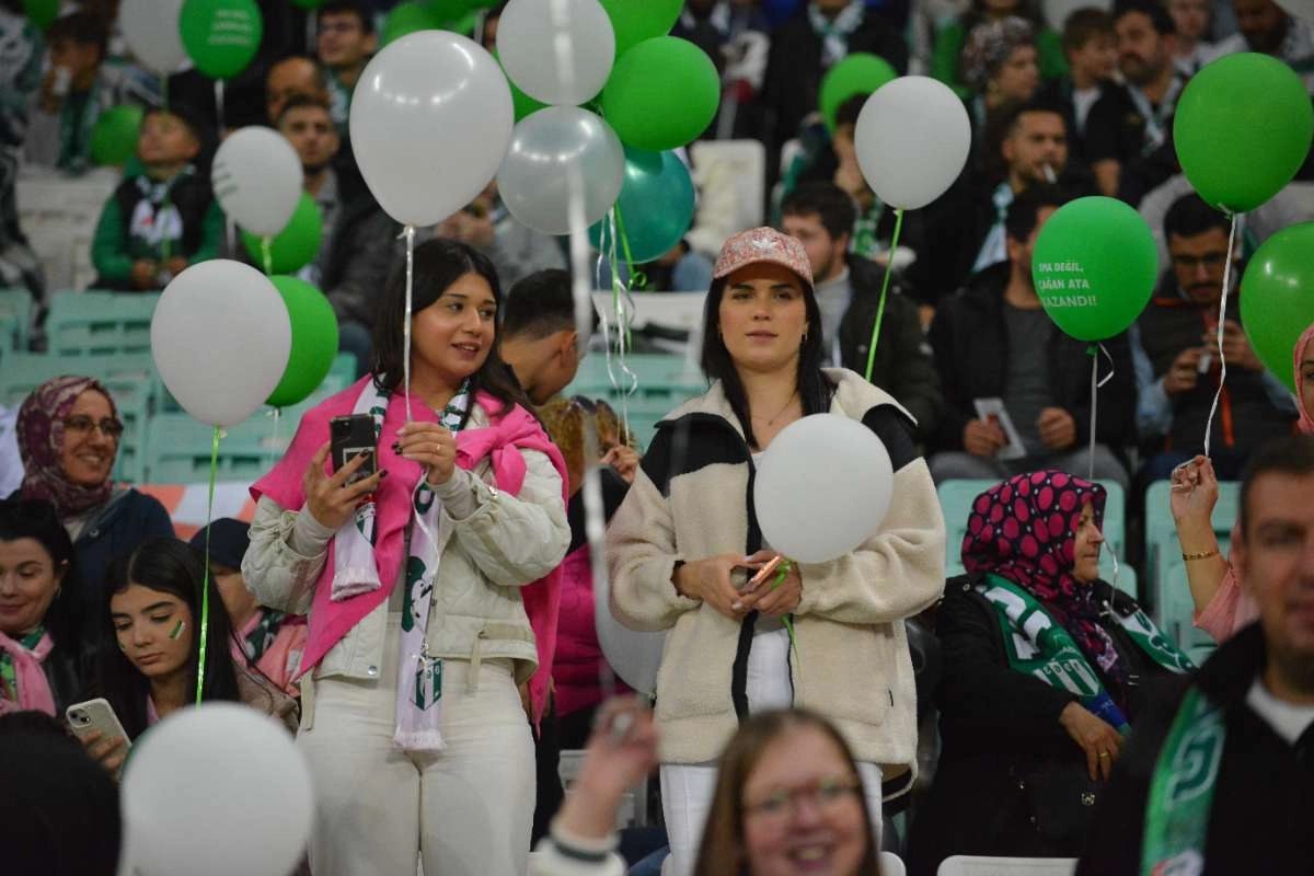 (FOTO GALERİ) Bursaspor-Menemen FK Taraftar Fotoğrafları-3