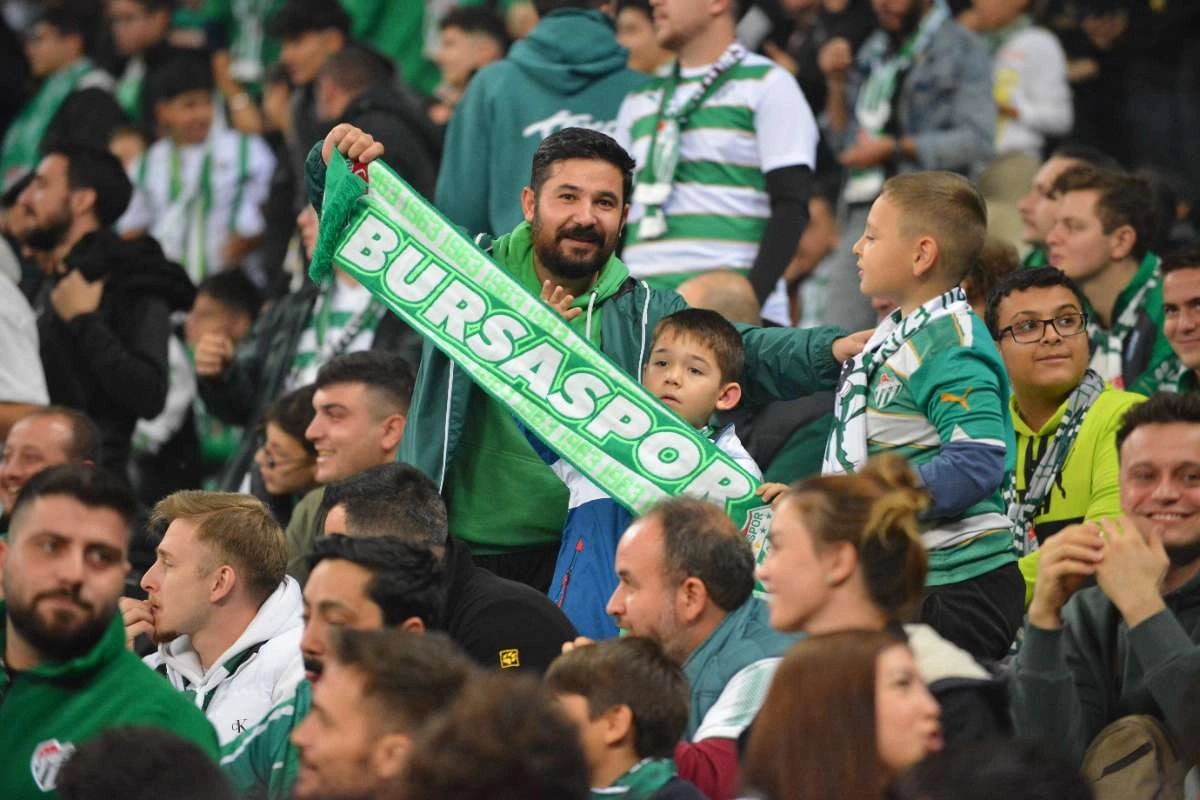 (FOTO GALERİ) Bursaspor-Menemen FK Taraftar Fotoğrafları-3