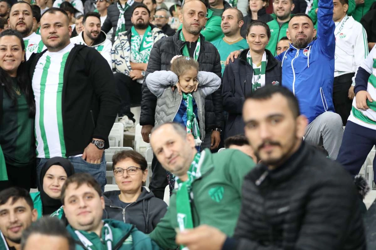 (FOTO GALERİ) Bursaspor-Menemen FK Taraftar Fotoğrafları-2