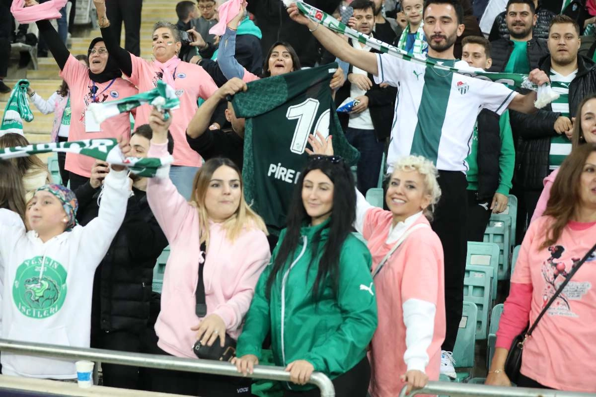 (FOTO GALERİ) Bursaspor-Menemen FK Taraftar Fotoğrafları-2
