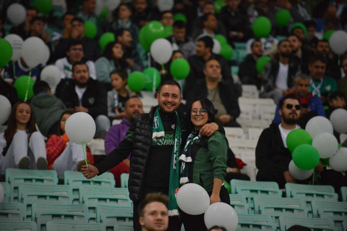 (FOTO GALERİ) Bursaspor-Menemen FK Taraftar Fotoğrafları-3