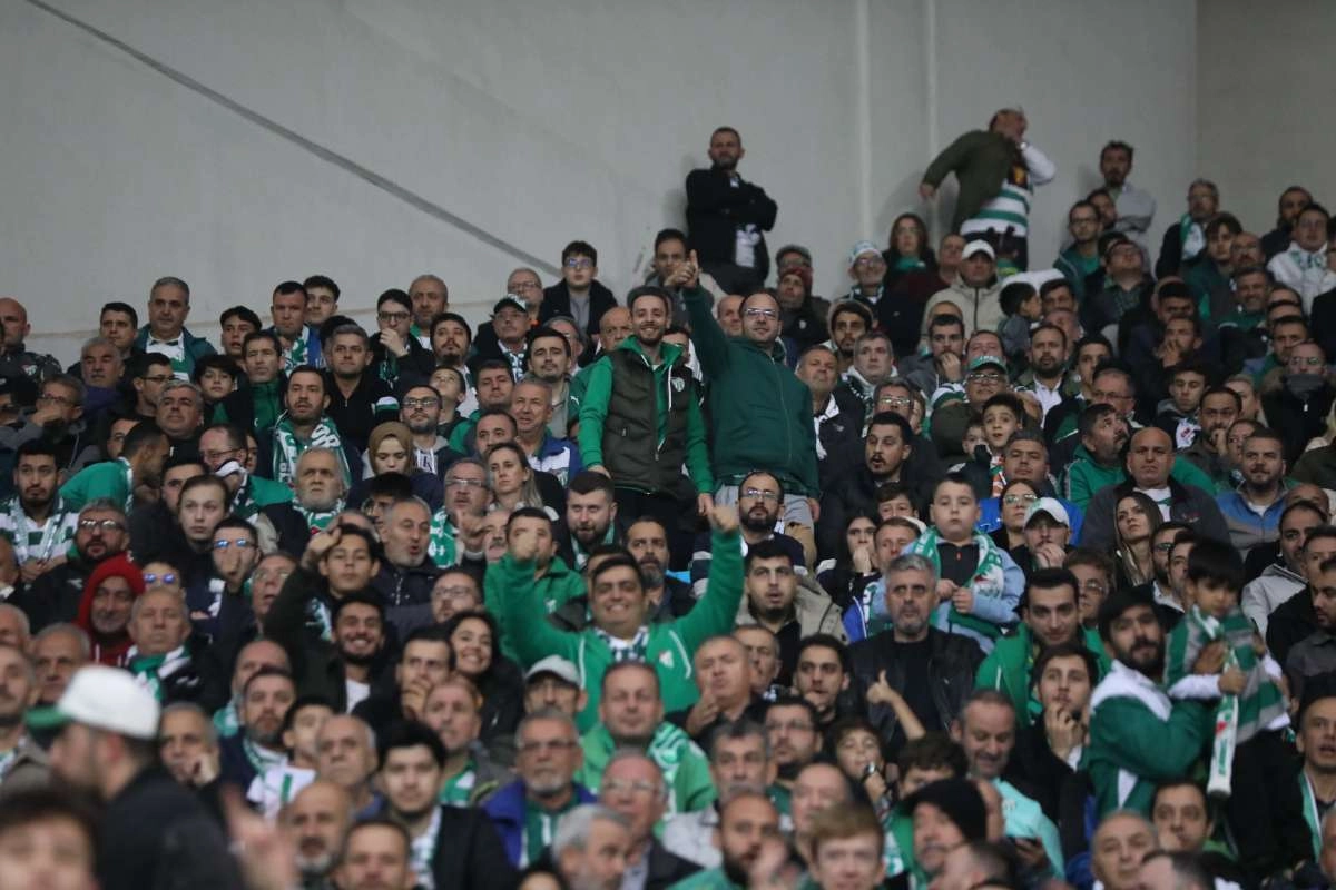 (FOTO GALERİ) Bursaspor-Menemen FK Taraftar Fotoğrafları-2