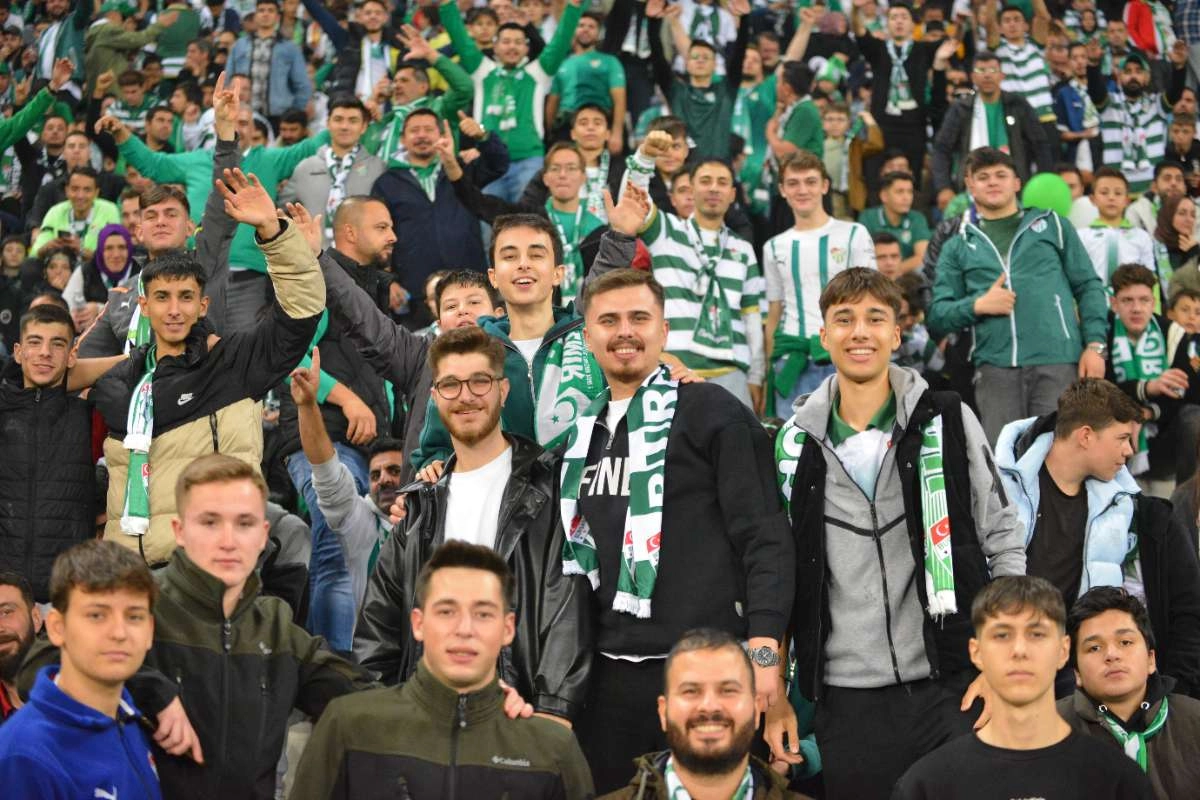 (FOTO GALERİ) Bursaspor-Menemen FK Taraftar Fotoğrafları-3