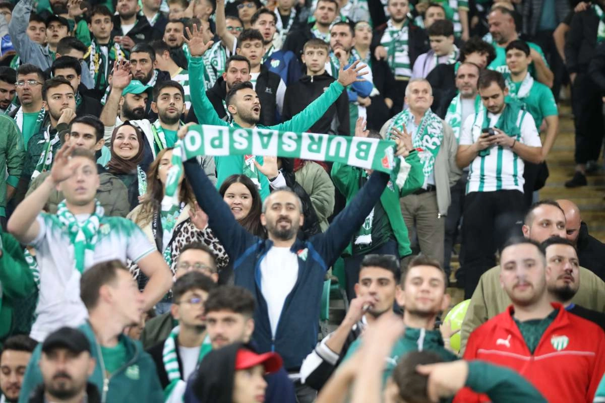 (FOTO GALERİ) Bursaspor-Menemen FK Taraftar Fotoğrafları-2