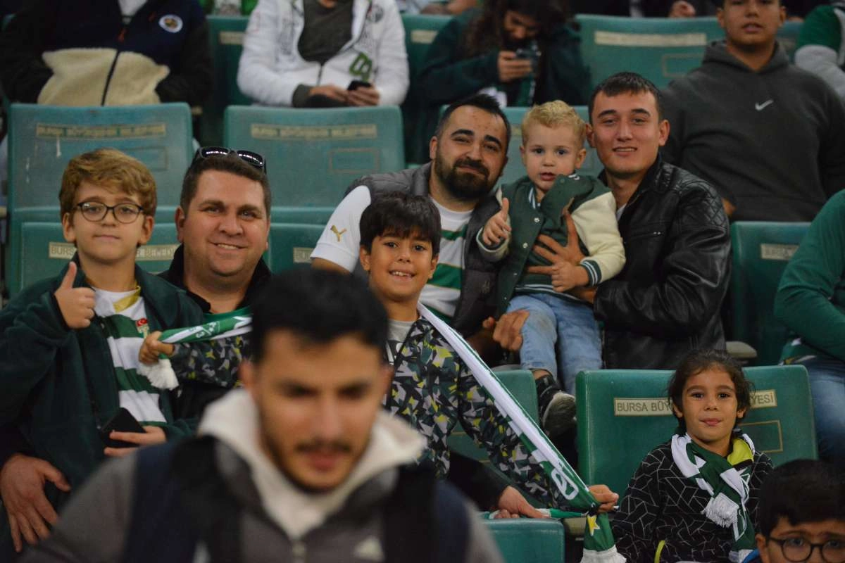 (FOTO GALERİ) Bursaspor-Menemen FK Taraftar Fotoğrafları-3