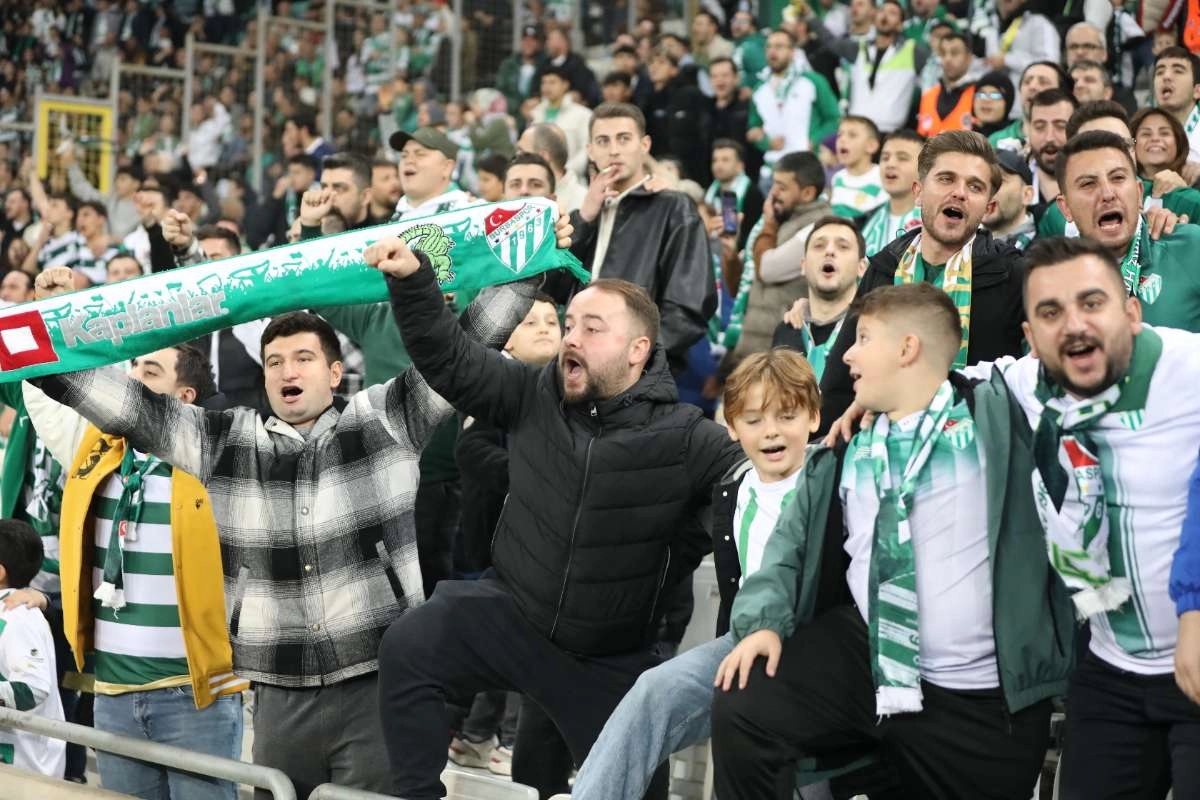 (FOTO GALERİ) Bursaspor-Menemen FK Taraftar Fotoğrafları-2