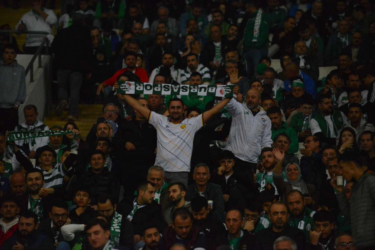 (FOTO GALERİ) Bursaspor-Menemen FK Taraftar Fotoğrafları-3