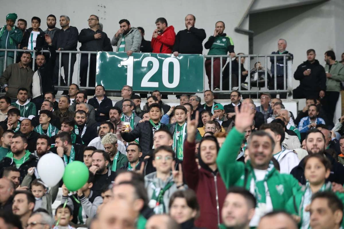 (FOTO GALERİ) Bursaspor-Menemen FK Taraftar Fotoğrafları-2