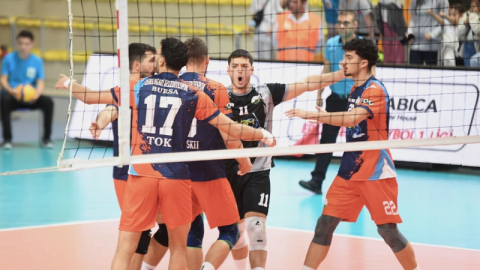 Osmangazi Belediyespor nefes kesen maçta tie-break’te kaybetti