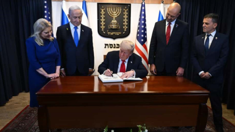 Trump, İsrail Meclisi’nde ziyaretçi defterini imzaladı