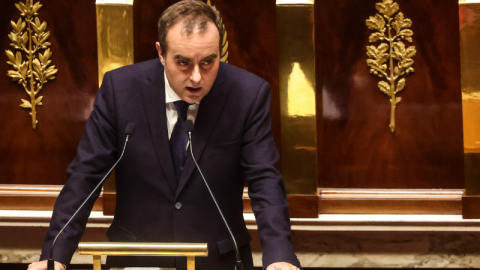 Fransa'da tartışmalı emeklilik reformu askıya alınacak