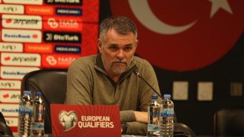 Willy Sagnol: "Türkiye güçlü bir takım"