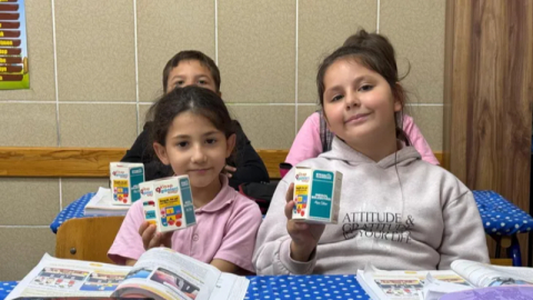 Bursa İnegöl'de Kitap Fuarı'nın habercisi kumbaralar dağıtıldı