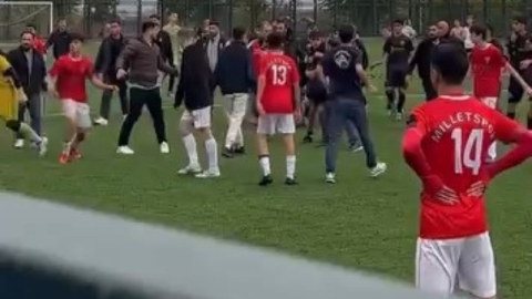 Bursa’da U16 maçında yumruklar konuştu