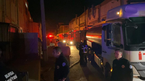 Mobilya imalathanesinde korkutan yangın