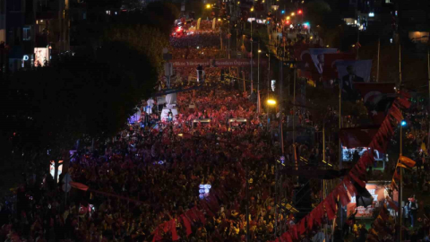 Fatih Sultan Mehmet Bulvarında Cumhuriyet  Yürüyüşü