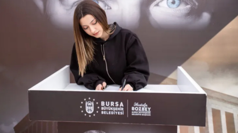 Bursalılar Ata'ya özlemi satırlara döküyor