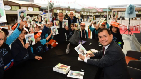 Osmangazi Kitap Fuarı zengin içeriğiyle sürüyor