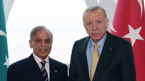 Erdoğan, Şahbaz Şerif ile Bakü’de görüştü