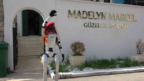 Güzellik merkezinde robot işçi