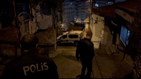 Bahçeye çıkan kadın cesetle karşılaştı