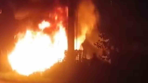 Bursa’da trafo yangını meyve kasalarına sıçradı