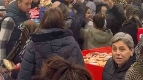 Süpermarkette kampanya izdihama yol açtı