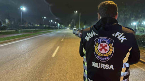 Bursa’da sivil trafik ekiplerinden gece denetimi