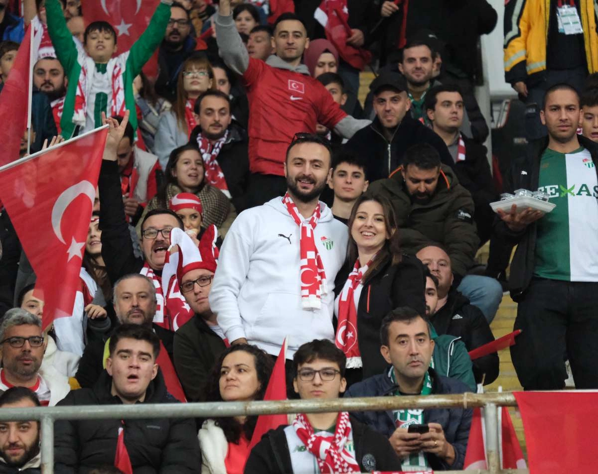 (ÖZEL) Türkiye-Bulgaristan taraftar fotoğrafları