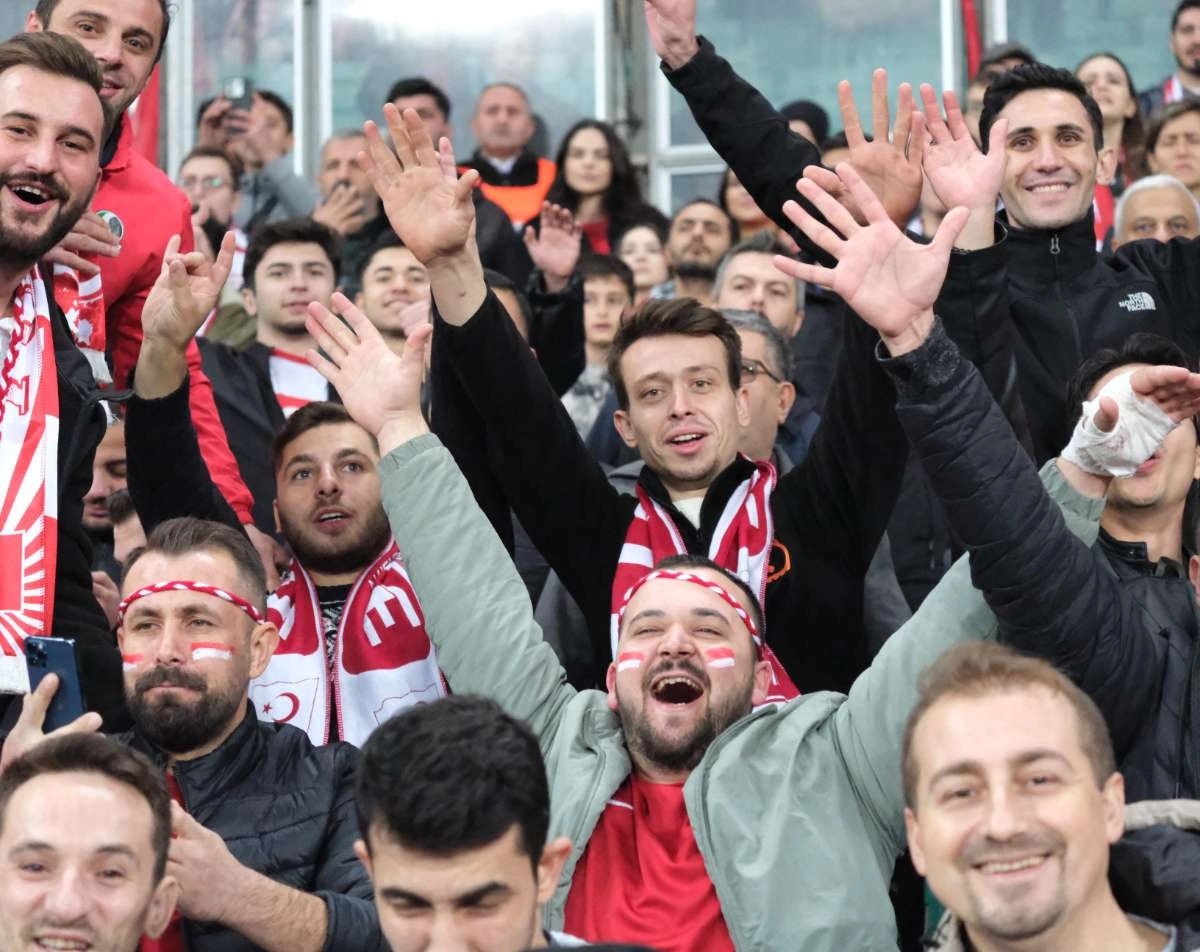 (ÖZEL) Türkiye-Bulgaristan taraftar fotoğrafları