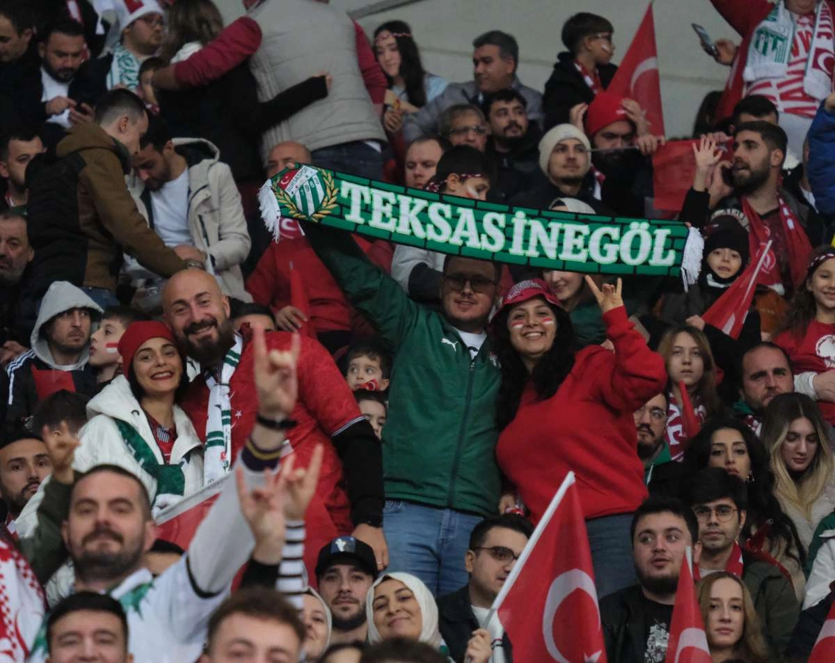 (ÖZEL) Türkiye-Bulgaristan taraftar fotoğrafları