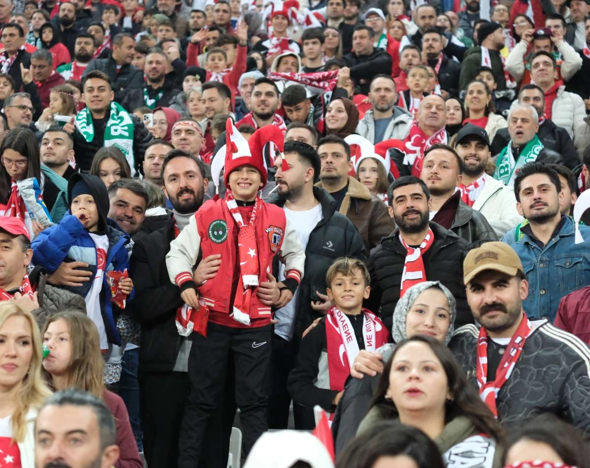 (ÖZEL) Türkiye-Bulgaristan taraftar fotoğrafları