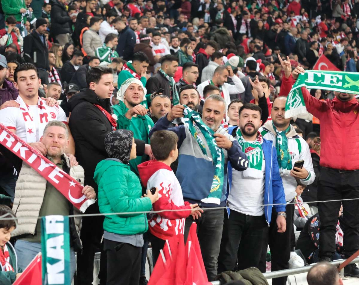 (ÖZEL) Türkiye-Bulgaristan taraftar fotoğrafları
