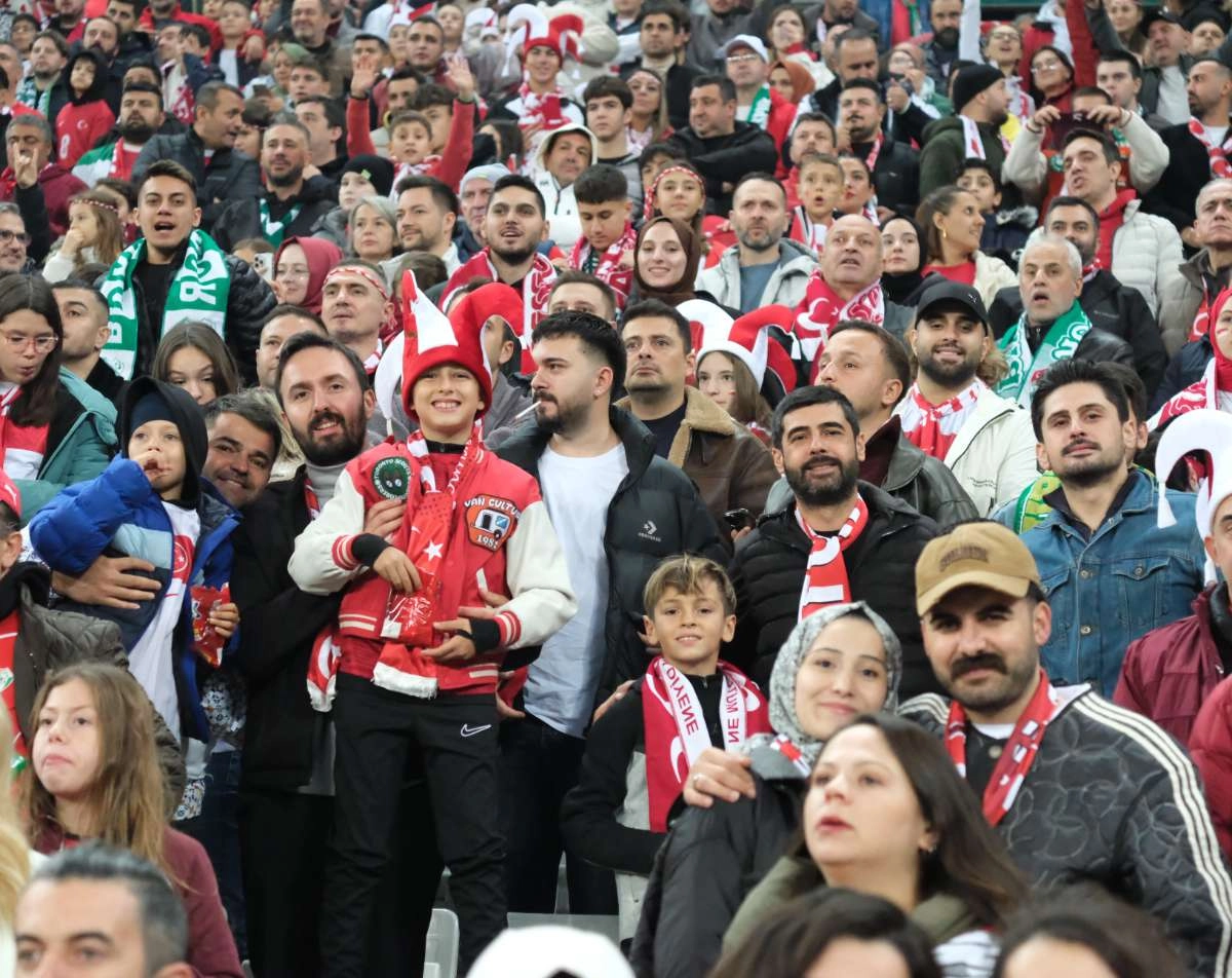 (ÖZEL) Türkiye-Bulgaristan taraftar fotoğrafları