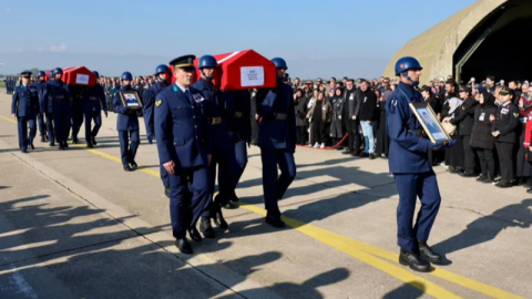 Bursalı 2 kahramanı yüzlerce kişi uğurladı