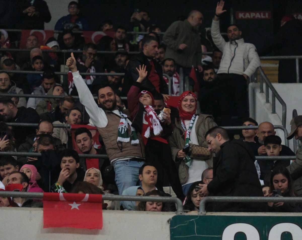(ÖZEL) Türkiye-Bulgaristan taraftar fotoğrafları