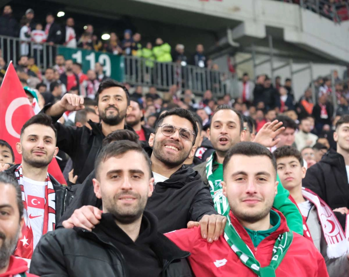 (ÖZEL) Türkiye-Bulgaristan taraftar fotoğrafları