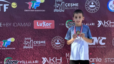 Bursa Büyükşehir Belediyesporlu tenisçilerden 2 şampiyonluk