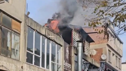 İnegöl’de mobilya imalathanesinde yangın