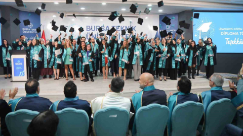 BTÜ Lisansüstü’nde mezuniyet gururu