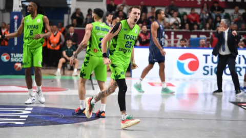 Tofaş evinde Anadolu Efes'i yendi