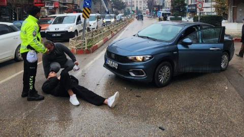 Bursa’da otomobille çarpışan motosiklet sürücüsü yaralandı