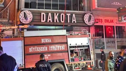 Patlayan pelet soba kafede yangın çıkardı
