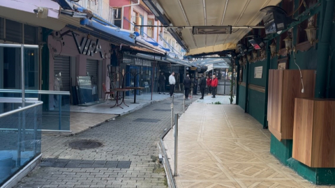 Tarihi Arap Şükrü Sokağı’nda tente krizi