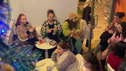 Kadınlar örgü için yarıştı