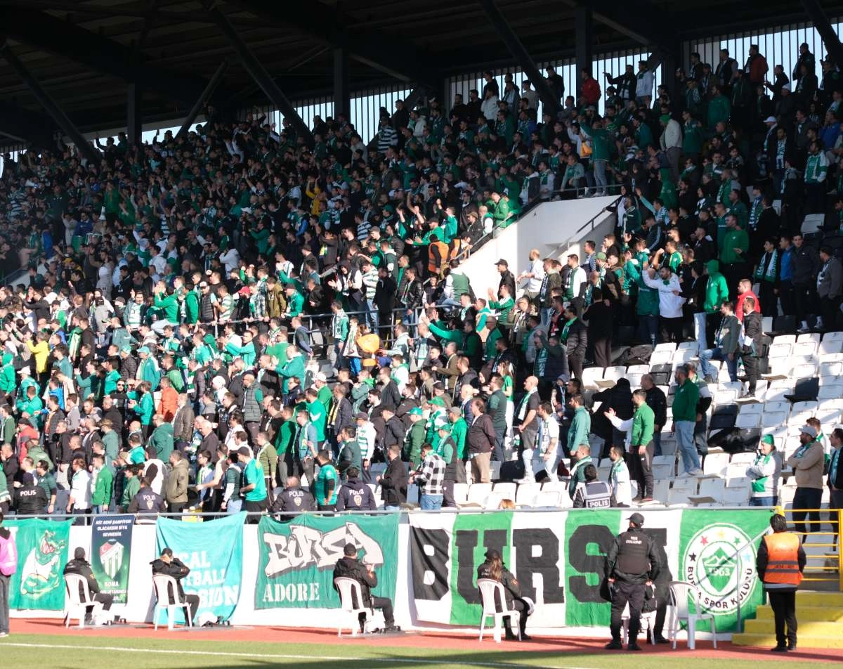 (FOTO GALERİ) Bursaspor'un Somaspor Deplasmanından Taraftar Fotoğrafları